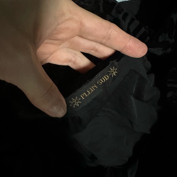 Adorable velvet black dress - Picture 4 of 4